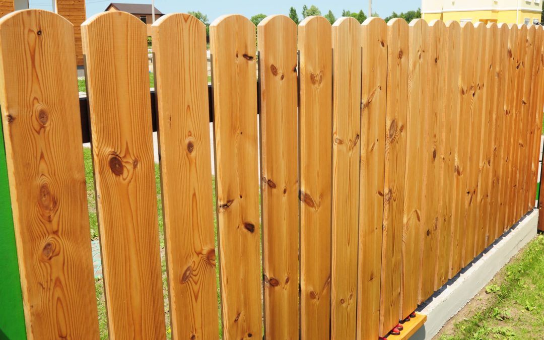 5 Common Fencing Materials and Their Pros and Cons